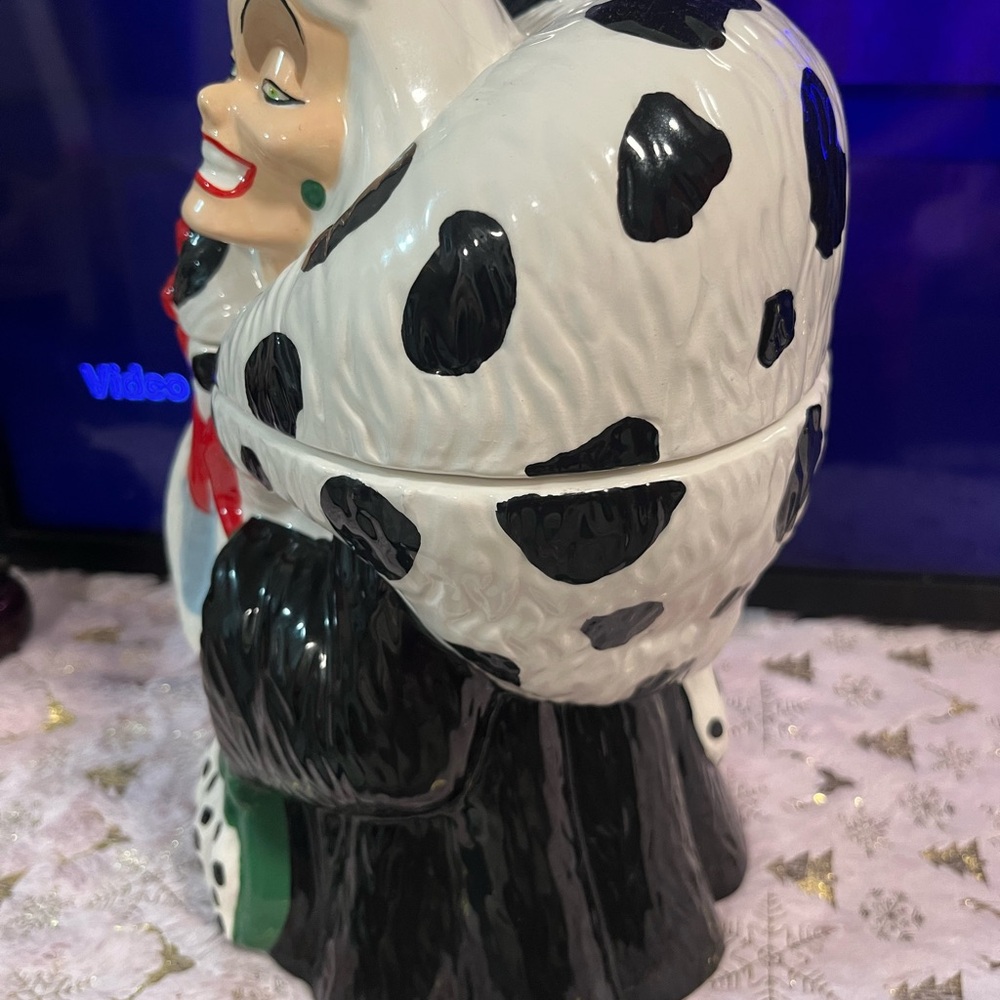 Disney Cruella Ceramic Cookie Jar - Picture 2 of 9